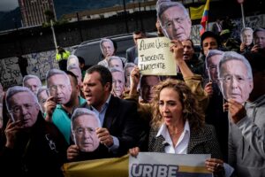 Así reaccionó la Política tras condena al expresidente Álvaro Uribe - Foto: Redes sociales