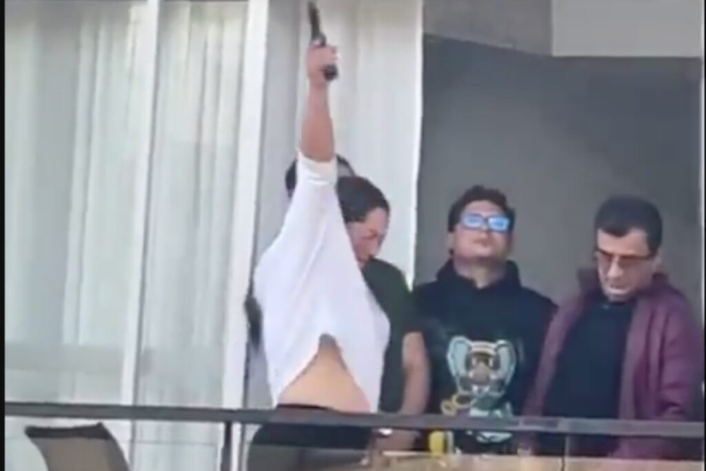 Mujer realizó disparos al aire en un conjunto en el norte de Bogotá - Foto: Captura de video
