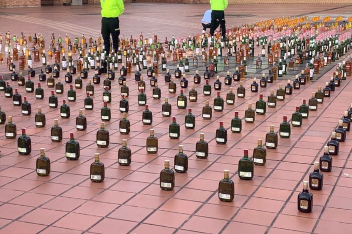 Incautan más de 1700 unidades de licor adulterado en operativos en Bogotá 