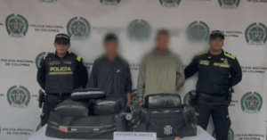 Caen dos hombres que transportaban 20 kilos de marihuana en un taxi.