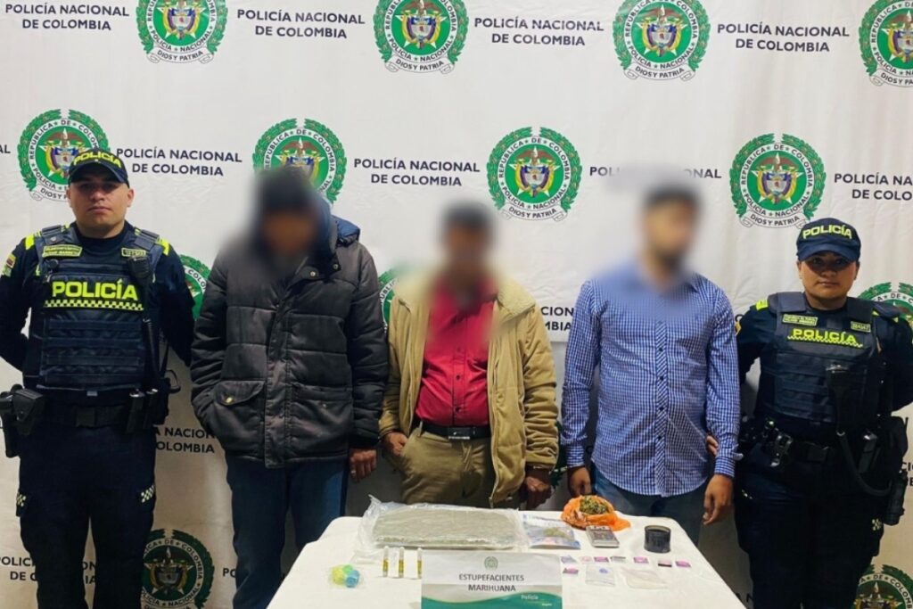 Capturan a tres personas con estupefacientes en taxi en el centro de Bogotá - Foto: Policía de Bogotá