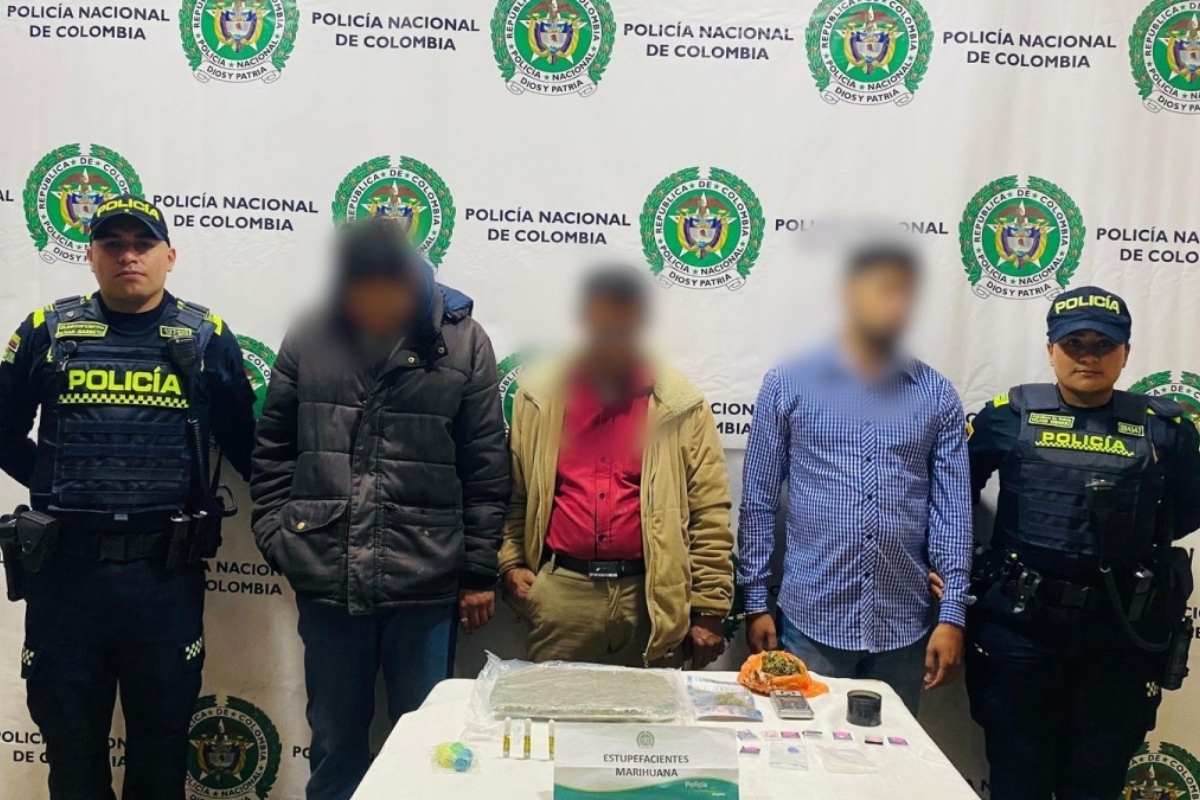 Capturan a tres personas con estupefacientes en taxi en el centro de Bogotá 