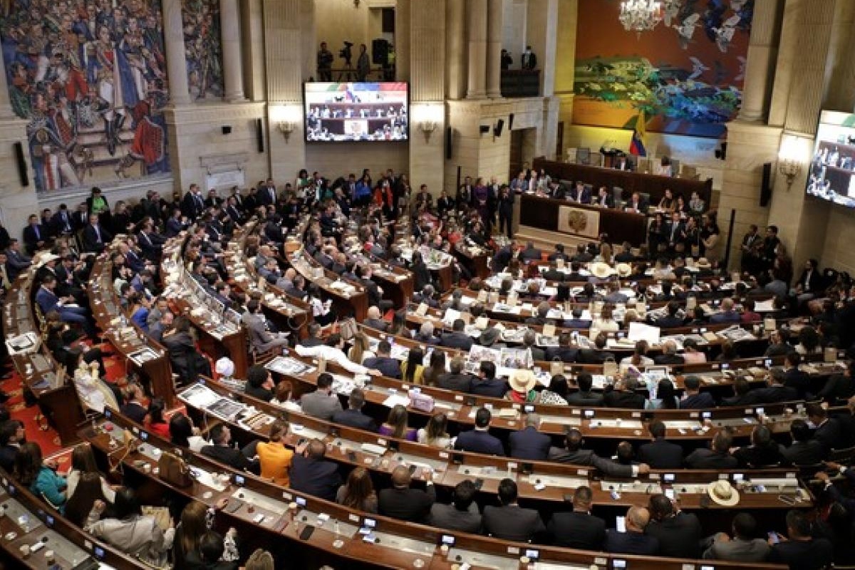 Radican proyecto en el Congreso para acabar con la contratación a dedo