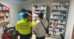 Descubren inmuebles usados para el almacenamiento y venta ilegal de medicamentos.
