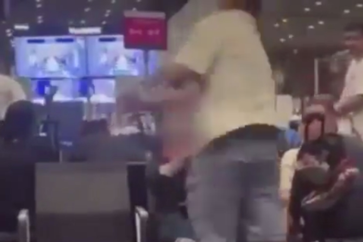 Hombre agredió a una mujer en el aeropuerto El Dorado  - Foto: Captura de video