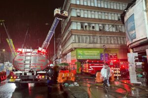 Grave incendio en bodega de Bogotá dejó varios locales afectados - Foto: Bomberos Bogotá