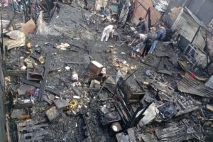 Incendio en el centro de Bogotá dejó una casa incinerada y varias afectadas - Foto: Integración Social