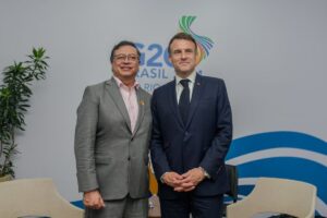 Presidente Emmanuel Macron le exigió respeto a Gustavo Petro - Foto: Andrea Puentes/Presidencia
