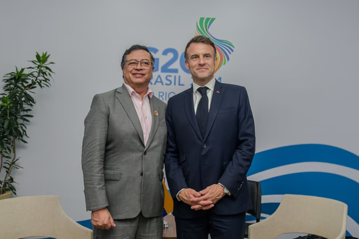 Presidente Emmanuel Macron le exigió respeto a Gustavo Petro - Foto:  Andrea Puentes/Presidencia