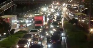 Manifestación en calle 26 con avenida Rojas, genera retrasos en TransMilenio.