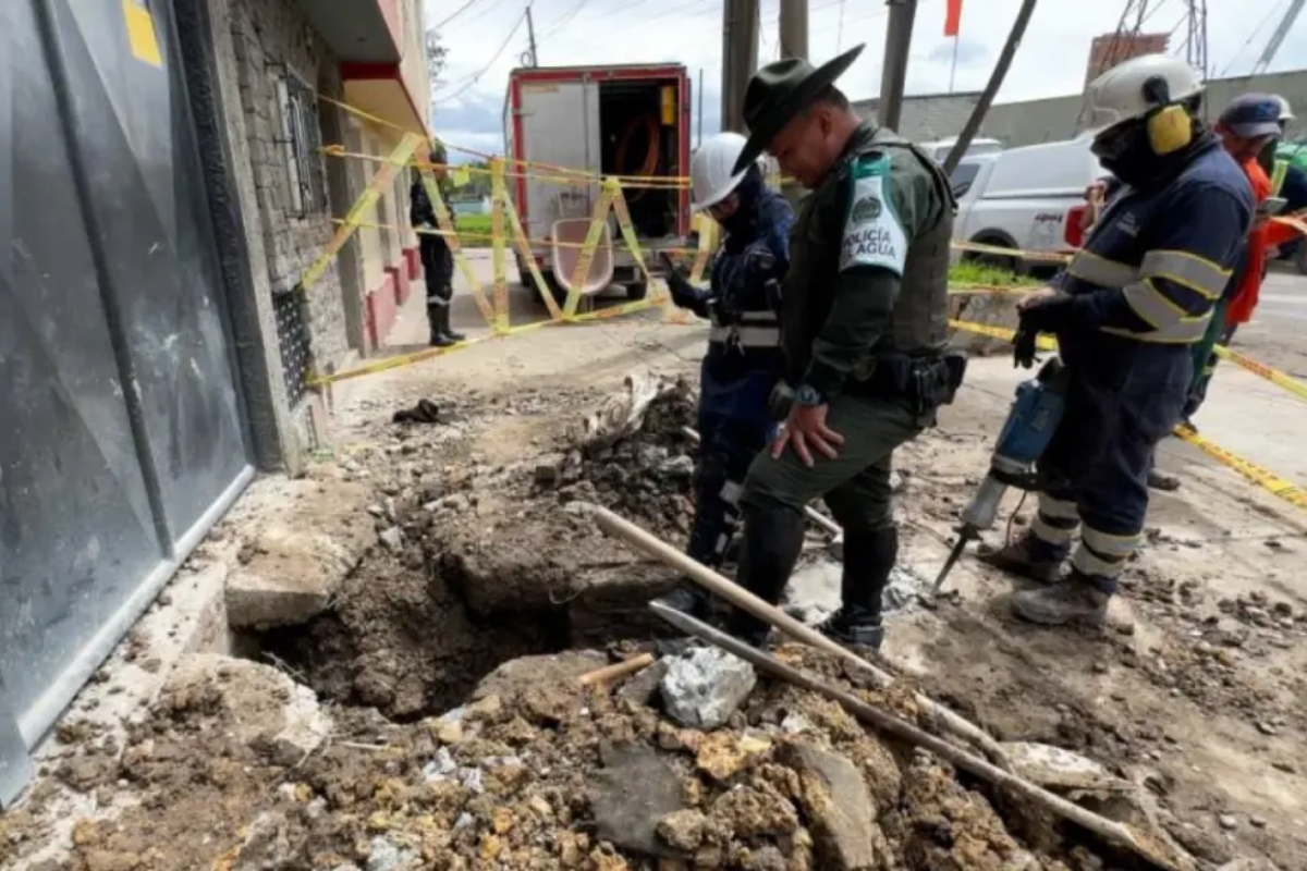 Desmantelan red de conexiones ilegales de servicios públicos en tintorería de Puente Aranda 