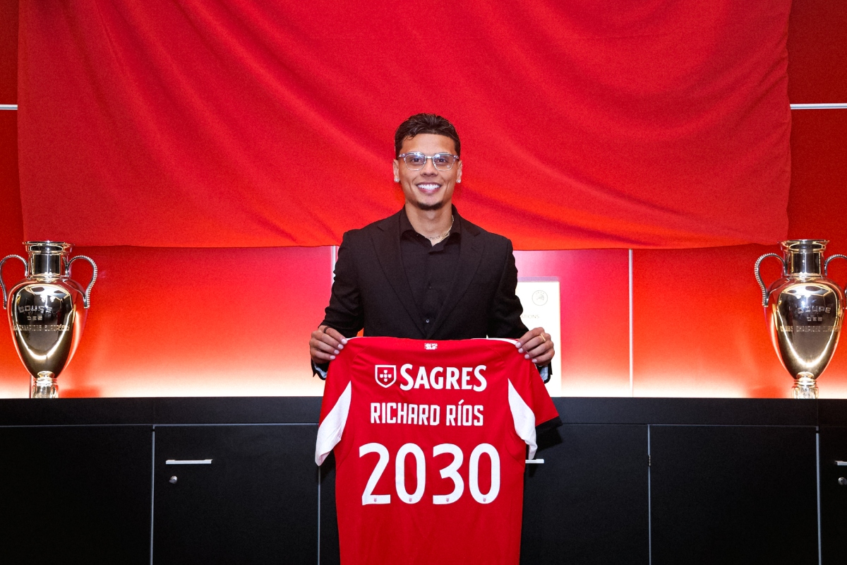 Richard Ríos firmó hasta 2030 con Benfica 