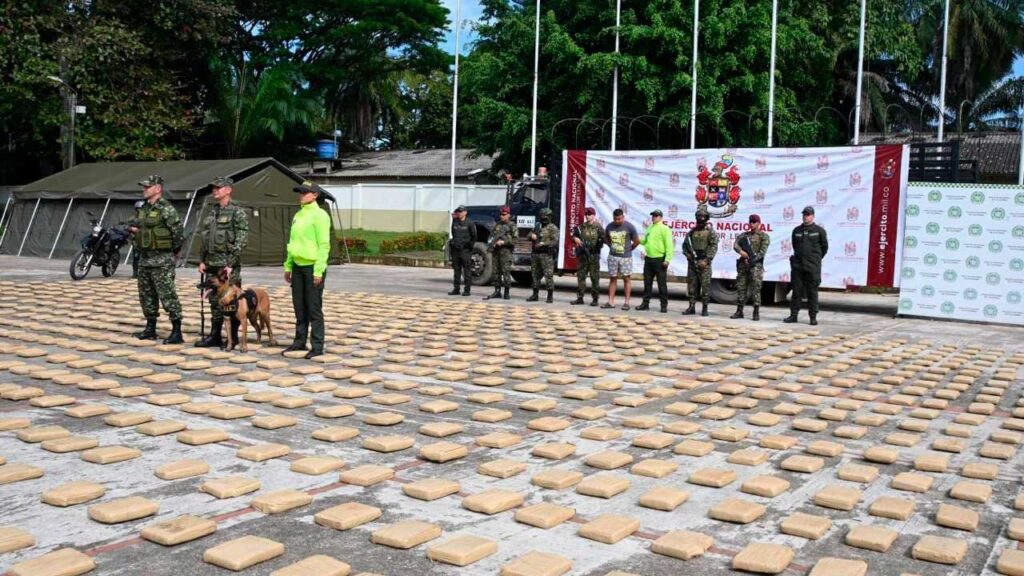Más de dos toneladas de cocaína y marihuana caen en operativos de la Fuerza Pública en Nariño y Caquetá.