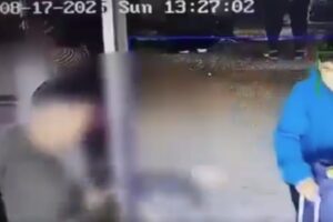 Se conocen detalles del ataque de adulto mayor a dos personas en la Terminal Salitre en Bogotá - Foto: Captura de video