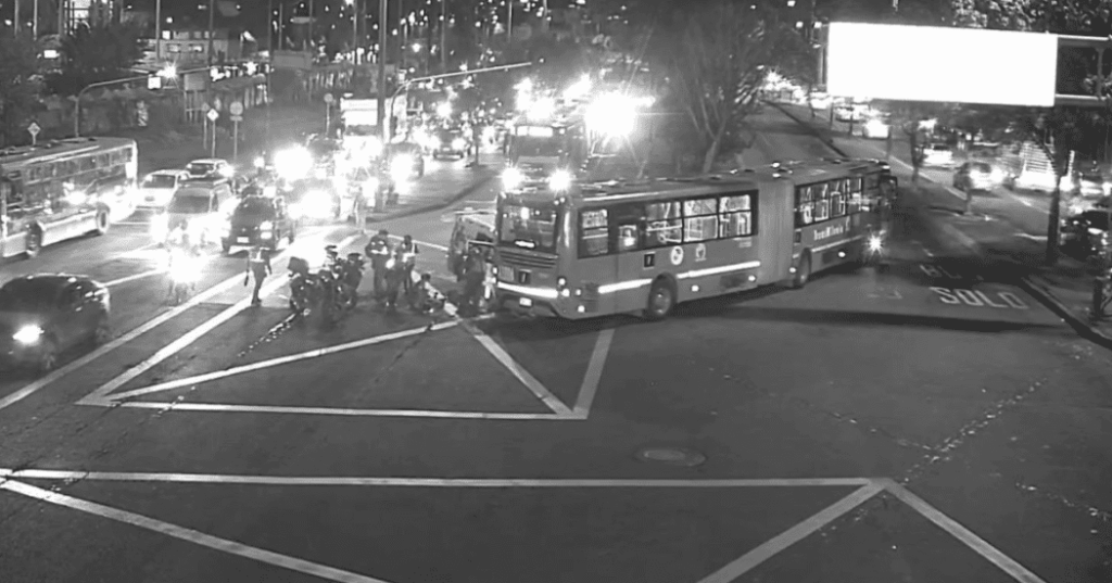 Se ve afectada la operación de TransMilenio por accidente en la Troncal 80.