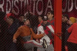 Cancelan partido de Copa Sudamericana por graves incidentes - Foto: Redes Sociales