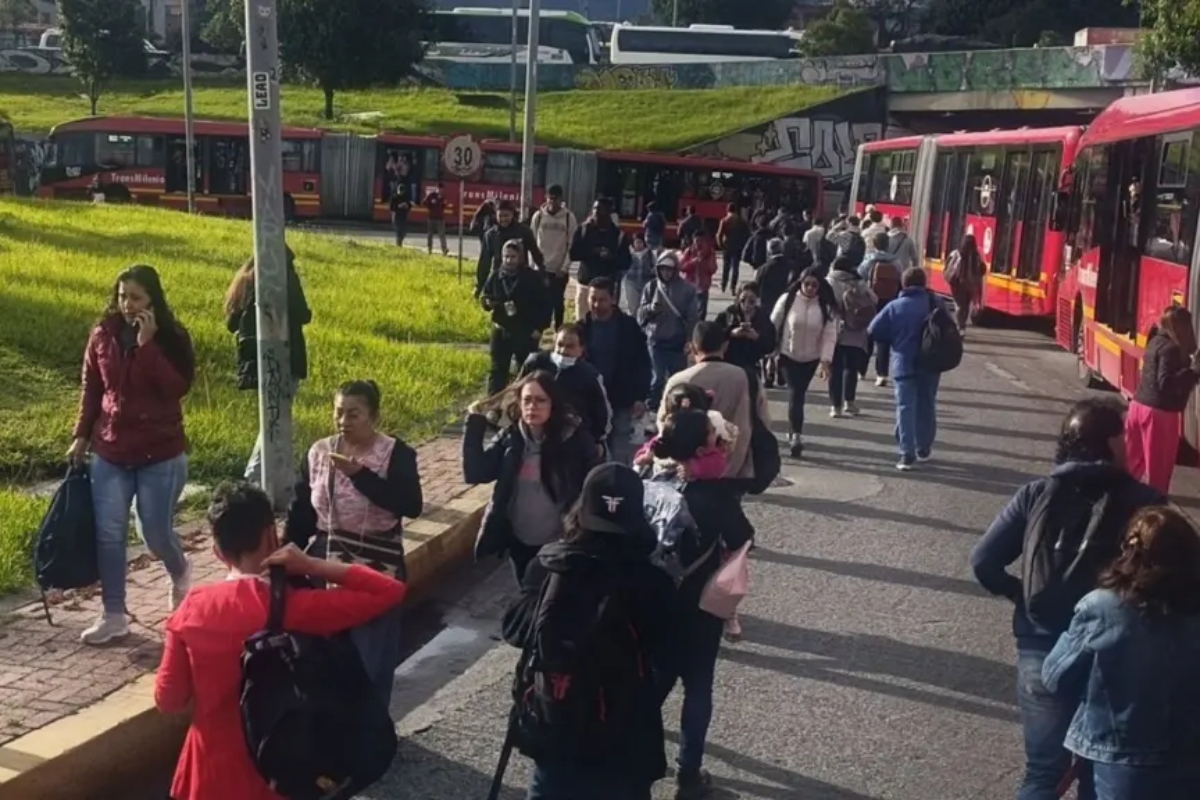 Reportan colapso de la movilidad en varias vías de Bogotá
