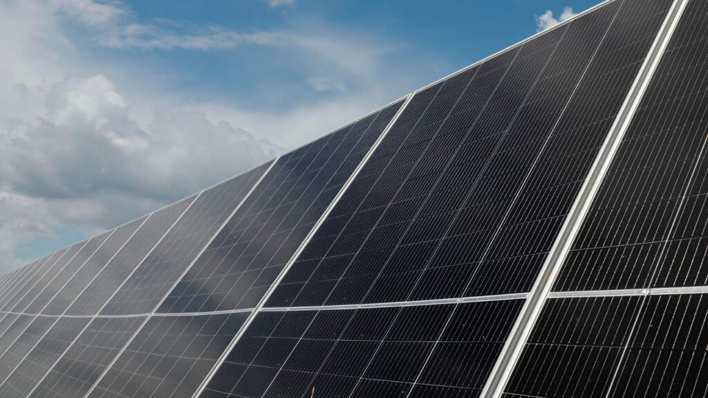 Convocatoria para desarrollar comunidades energéticas innovadoras, con inversión de $11.000 millones.
