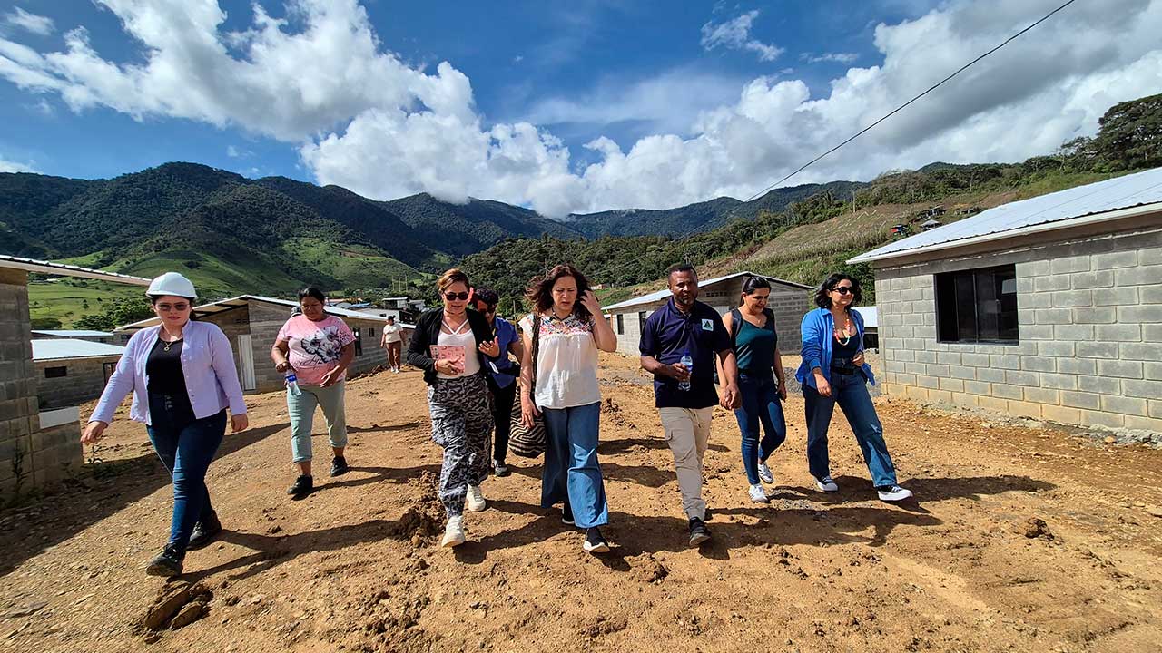 Avanza construcción de 101 viviendas para firmantes de paz en el Urabá