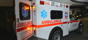 Adquisición de ambulancias en el Atlántico bajo la lupa: denuncian cambios técnicos y presuntas irregularidades en ejecución de recursos.