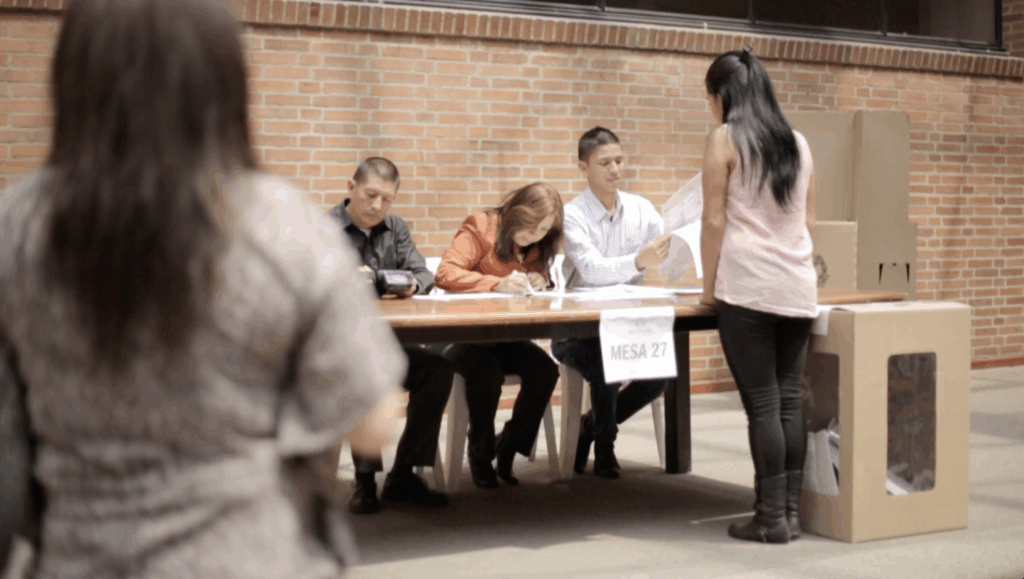Colombianos en Alicante exigen a la Cancillería habilitar mesa de votación para elecciones de 2026.