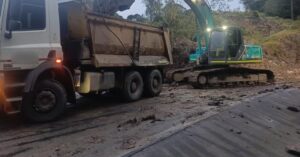 Así está la movilidad en la vía al Llano por derrumbe este 7 de septiembre.