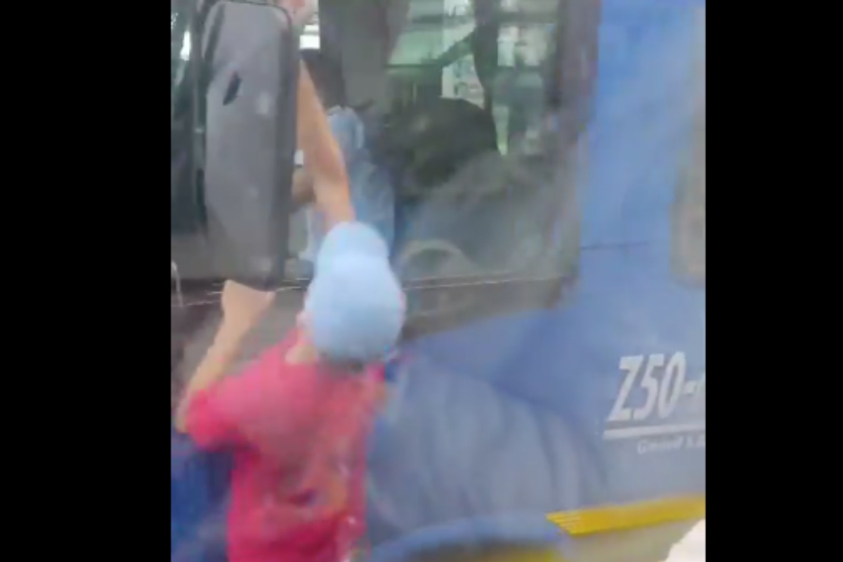 Taxista intentó apuñalar a conductor de SITP - Foto: Captura de video