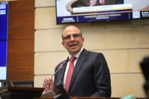 Carlos Camargo fue elegido nuevo magistrado de la Corte Constitucional - Foto: Senado