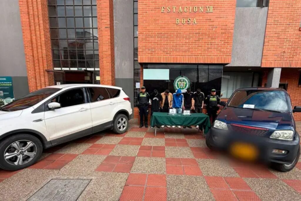 Cae banda dedicada al hurto de vehículos en Engativá, dos de ellos son extranjeros - Foto: Cortesía