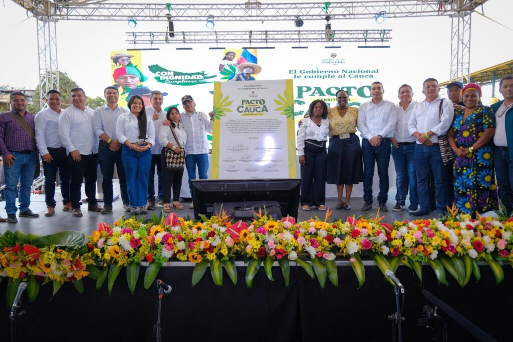 Presidente Petro firmó el Pacto Territorial por el Cauca en Timbío - Foto: Presidencia