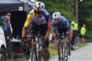 Egan Bernal; protagonista en La Vuelta y ganador de la etapa 16 - foto: Ineos