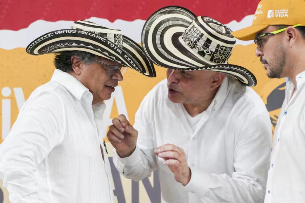 Presidente Petro nombró a 16 exparamilitares como gestores de paz - Foto: Presidencia