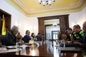 Armando Benedetti y Augusto Rodríguez aseguraron que no hay suficientes vehículos de protección para candidatos - Foto: Ministerio del Interior