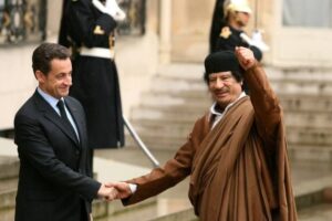 Condenan al expresidente Nicolas Sarkozy a cinco años de prisión - Foto: Redes sociales