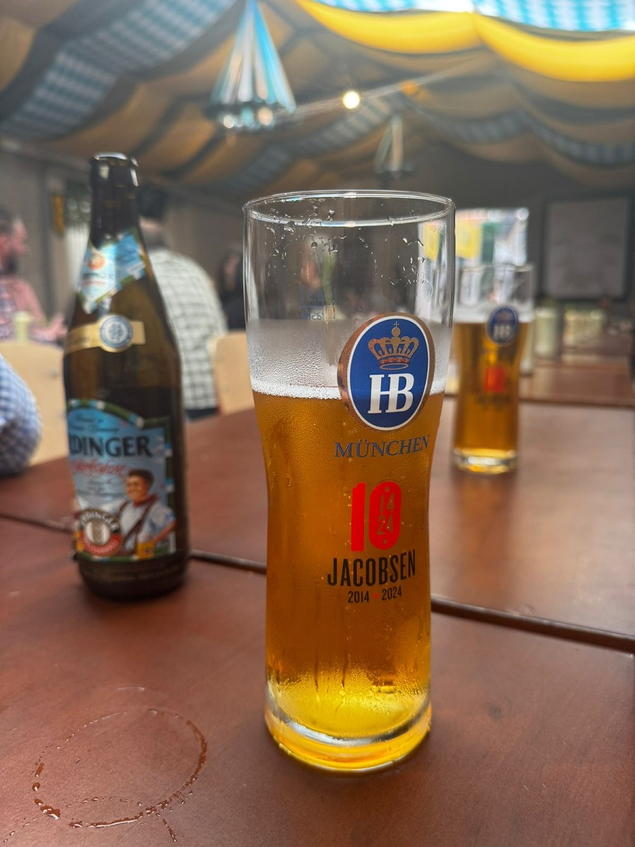 «Cuando Alemania y Colombia brindan juntos: Oktoberfest 2025 by Jacobsen»