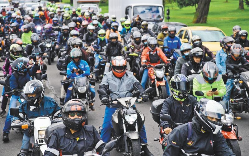 ¡Atención Motociclistas en Bogotá! Duros Golpes al Parrillero y la Circulación Nocturna por Halloween 2025.