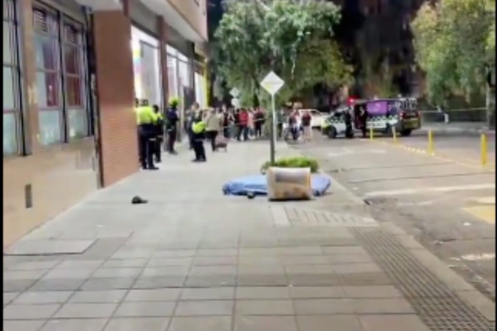 Hombre fue asesinado a tiros en plena vía pública en el barrio Alsacia - Foto: Captura de video