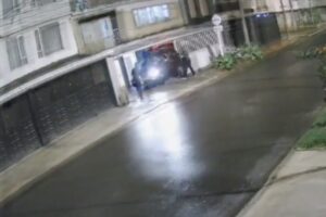 En medio de hurto, ladrones secuestraron a un menor de 5 años - Foto: Captura de video