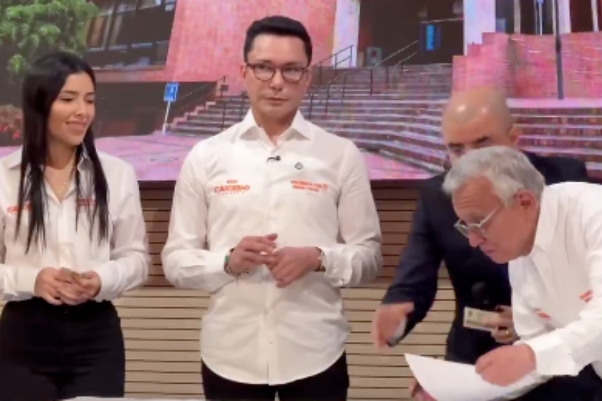 Carlos Caicedo inscribió su candidatura presidencial para las elecciones de 2026