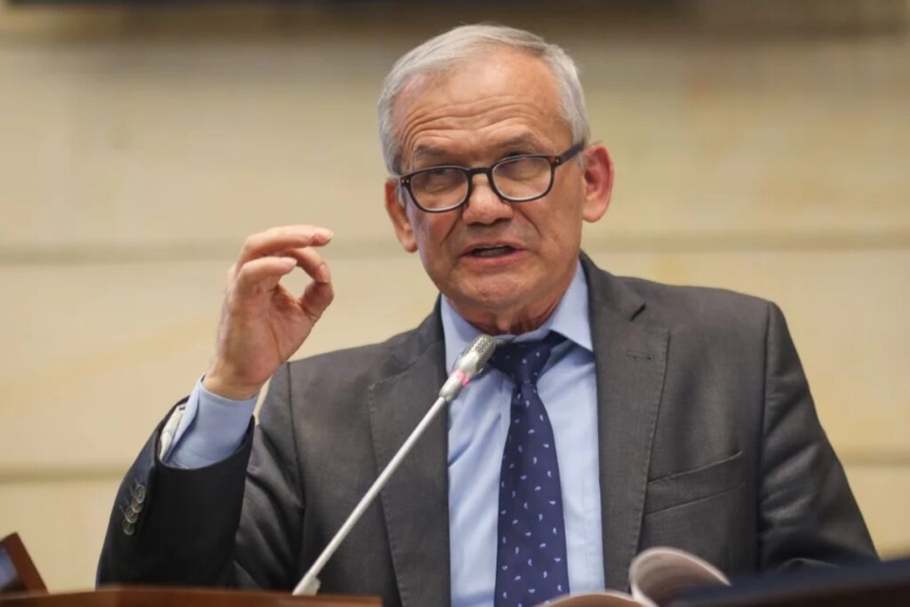 Corte Suprema dejó en firme orden de captura contra Carlos Ramón González - Foto: Senado