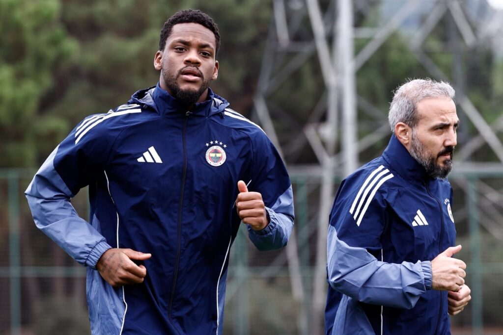 Luego de 40 días de ausencia, Jhon Durán reapareció - Foto: @Fenerbahce