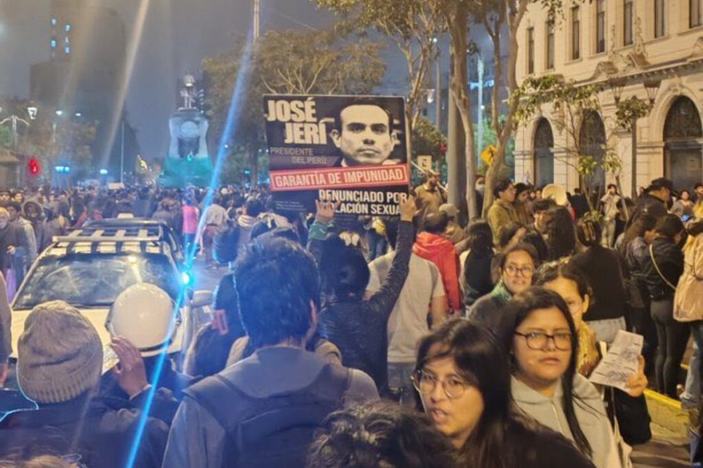 Un muerto y más de 100 heridos en protesta en Lima - Foto: Redes sociales