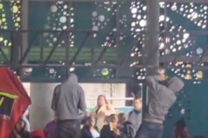 Manifestaciones en el Portal 20 de Julio de TransMilenio - Foto: Captura de video