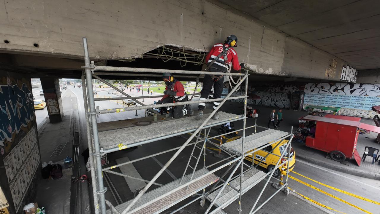 Labores de reparación estructural preventivas y reforzamiento de las vigas del puente vehicular en la avenida calle 19 con avenida NQS