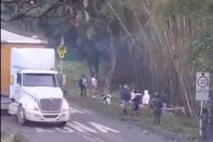 Carrobomba en la vía Panamericana dejó una persona muerta - Foto: Captura de video