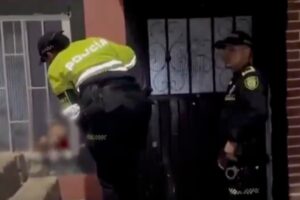 Policía rescató a dos menores que se encontraban encerrados en una vivienda - Foto: Captura de video
