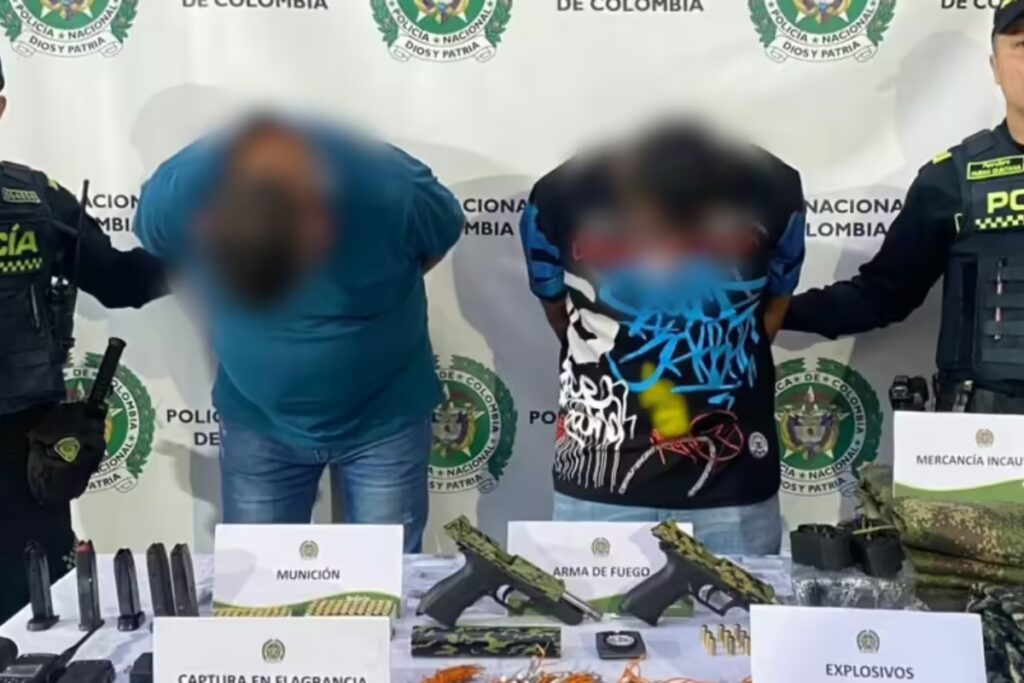 Autoridades encuentran arsenal de guerra en una camioneta en Puente Aranda - Foto: Cortesía