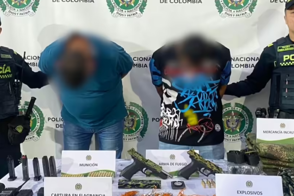 Autoridades encuentran arsenal de guerra en una camioneta en Puente Aranda - Foto: Cortesía