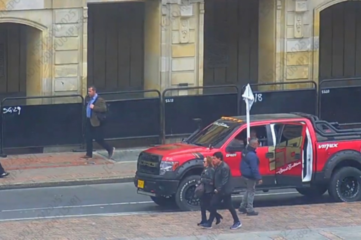 Grabaron al concejal ‘Fuchi’ con su camioneta mal parqueada en el centro de Bogotá