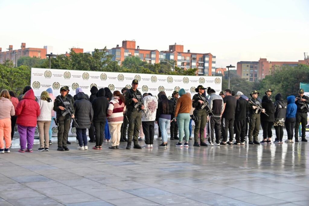 Fueron capturadas 33 personas pertenecientes a una red de extorsionistas - Foto: Cortesía